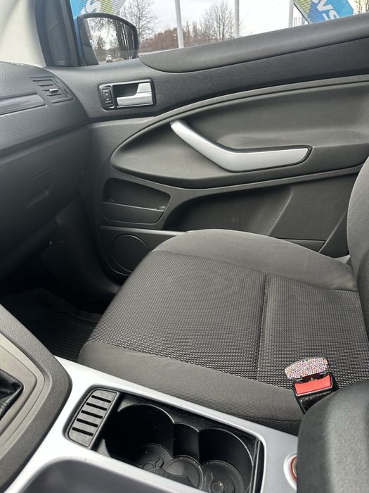 Ford Kuga бензин 2,5 2010 року