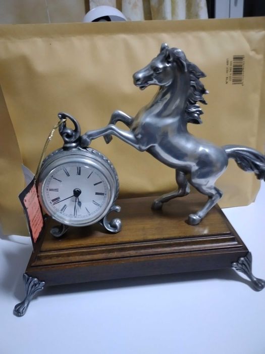 Escultura cavalo/relógio em estanho puro