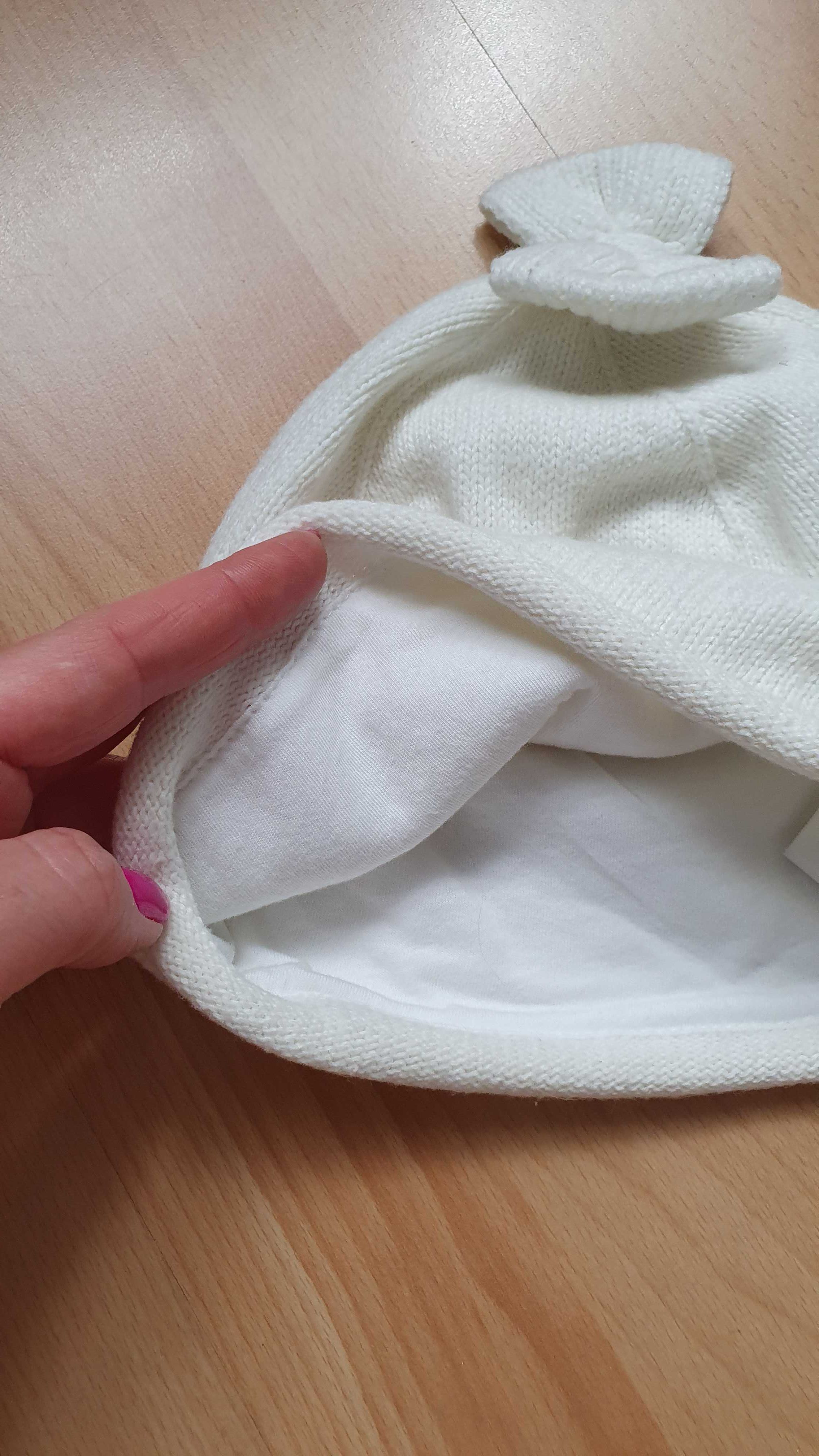 Śliczna kremowa wiosenna czapeczka rozmiar 86cm