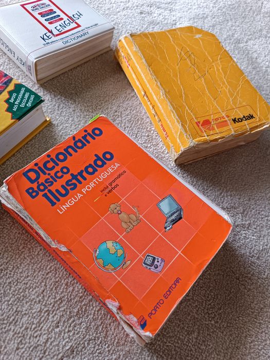 Dicionários Português e Português-Inglês