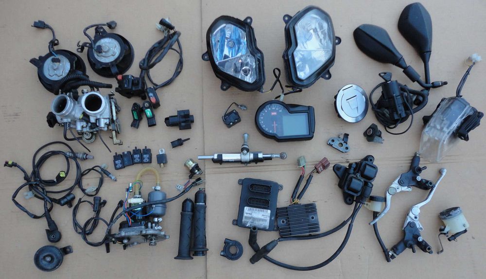 Aprilia RSV1000R tuono приборка мозги замок инжектор реле фара датчик