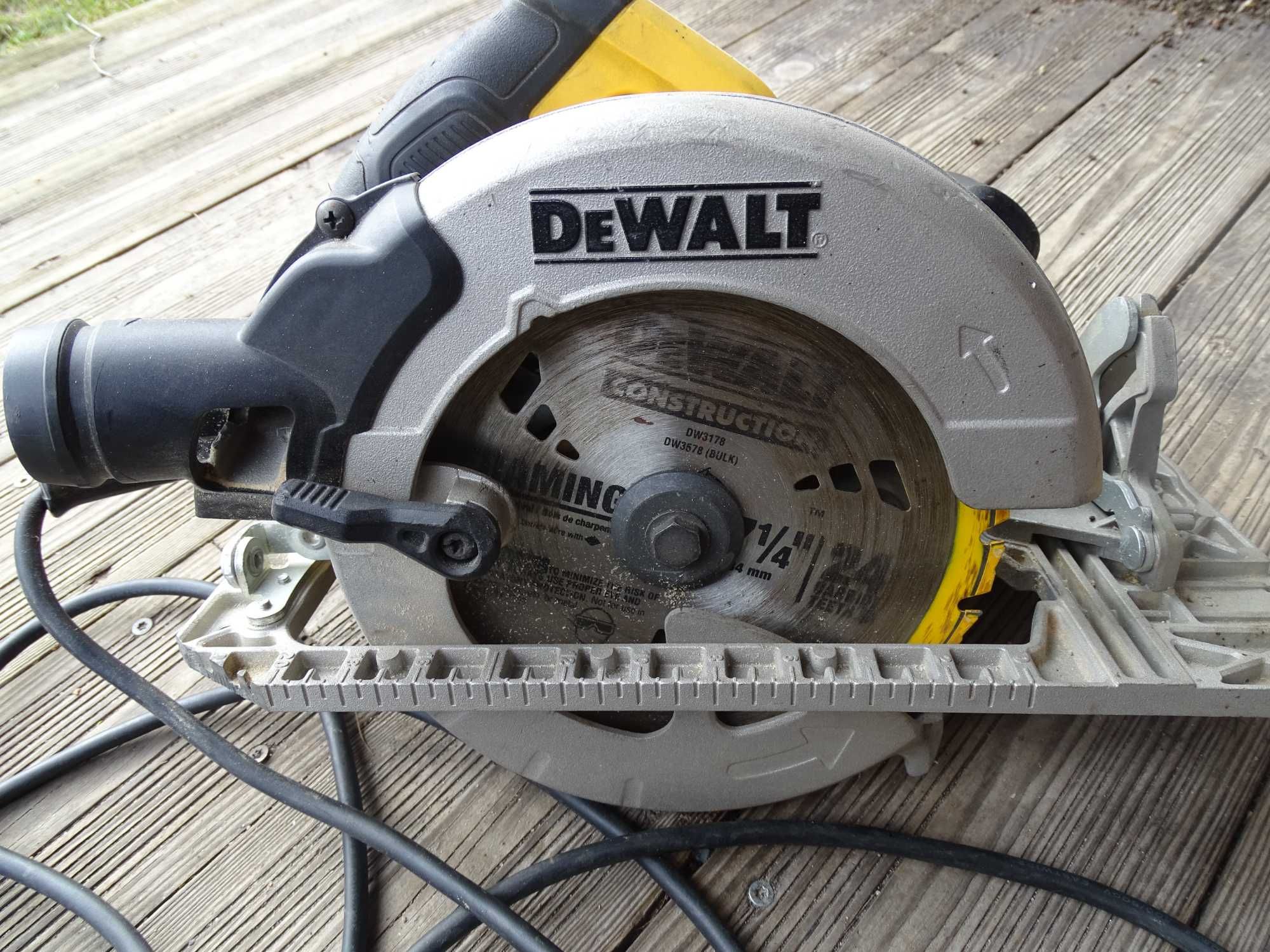 DeWalt DWE576K pilarka 1600W