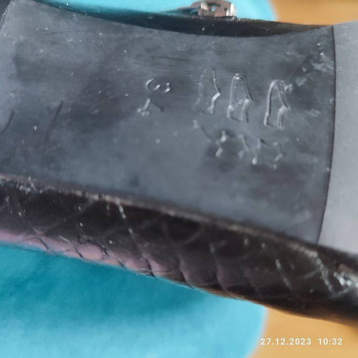 Сапожки кожаные на каблуках