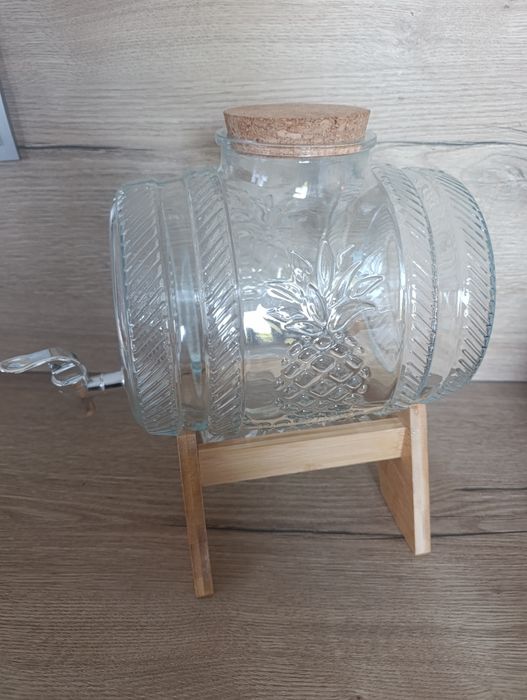 Szklana beczka sok whisky bimber