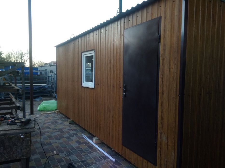 Дачный домик, вагончик, бытовка.