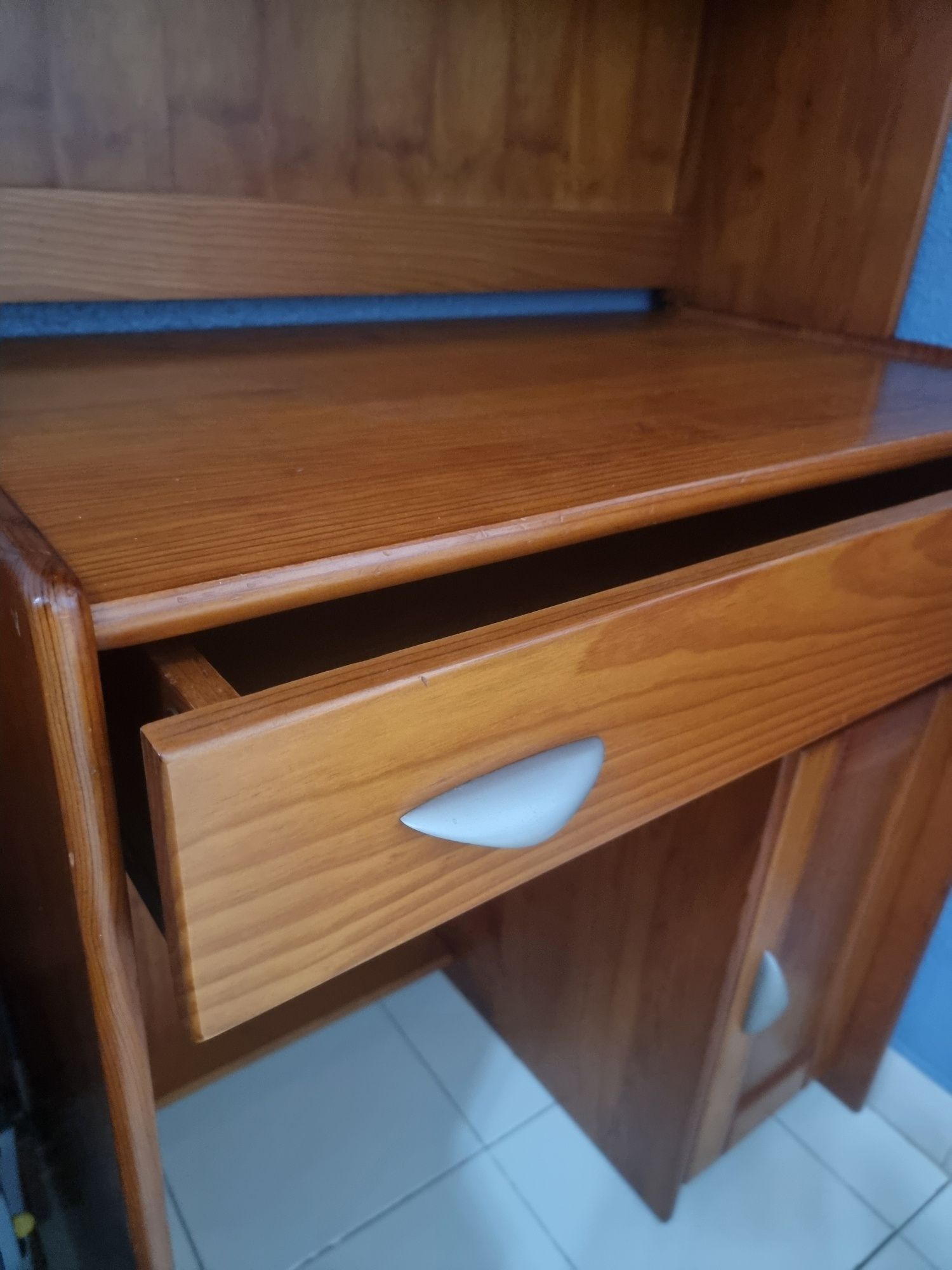 Vendo secretária de quarto
