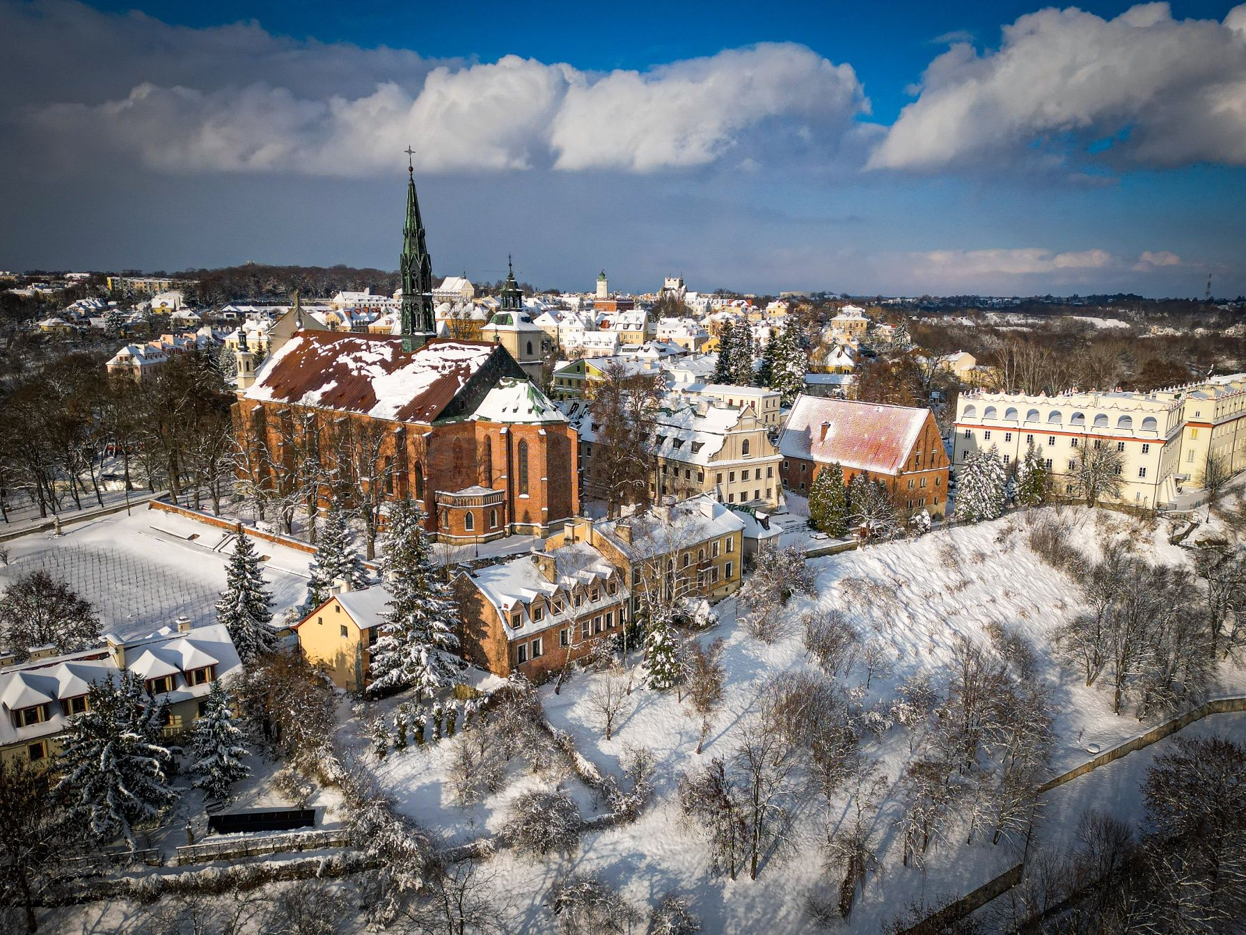 Usługi foto - wideo dronem, zdjęcia i filmy z drona