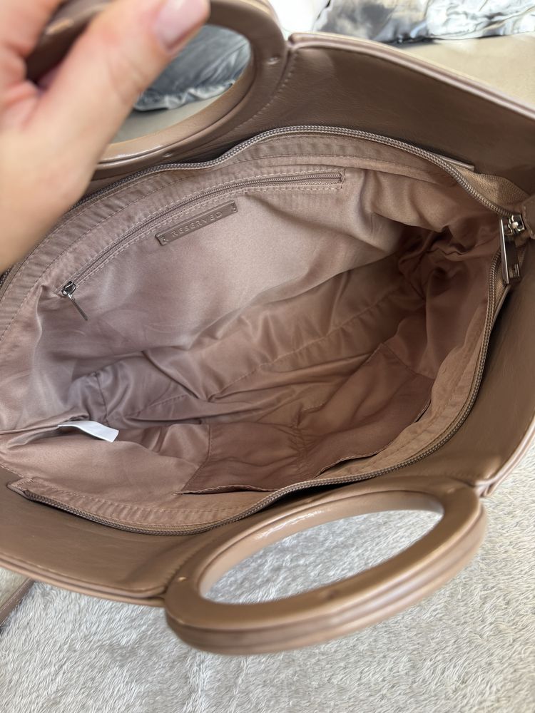 Reserved torebka shopper lakierowana kółko do ręki pasek na ramię