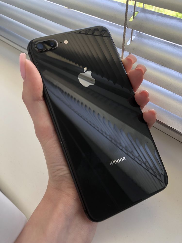 iPhone 8+ на 256 гб.