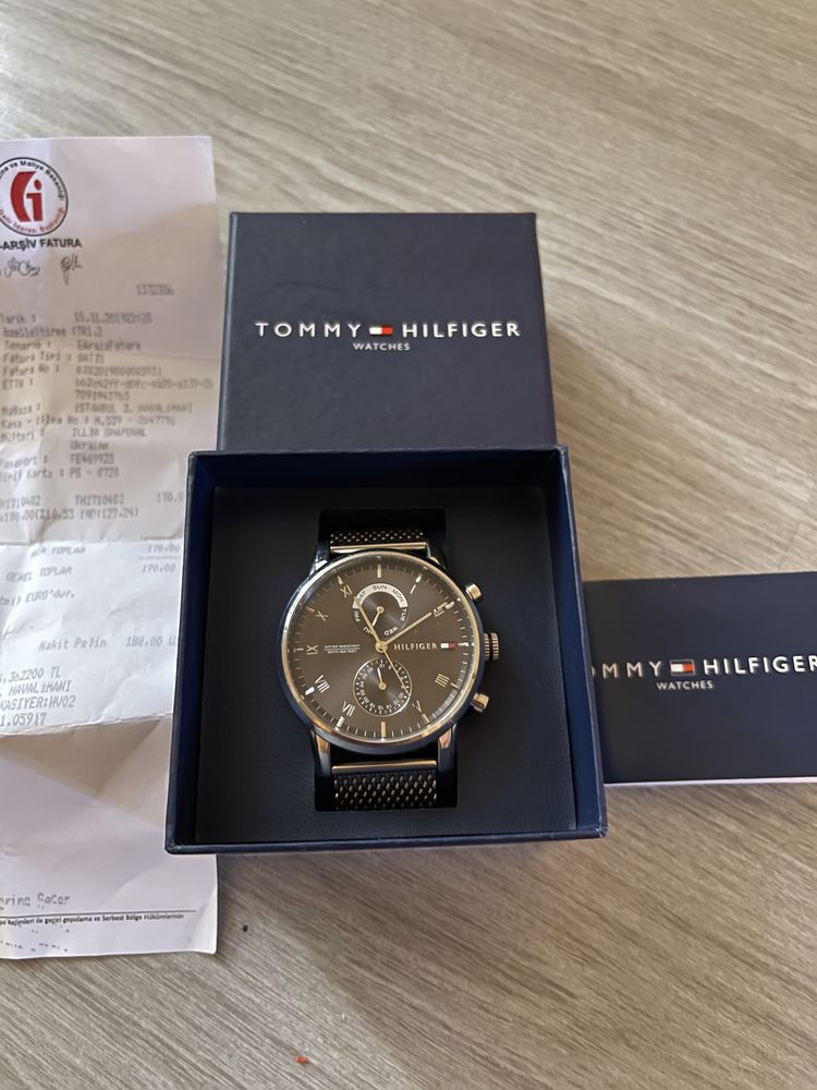 Часы Tommy Hilfiger