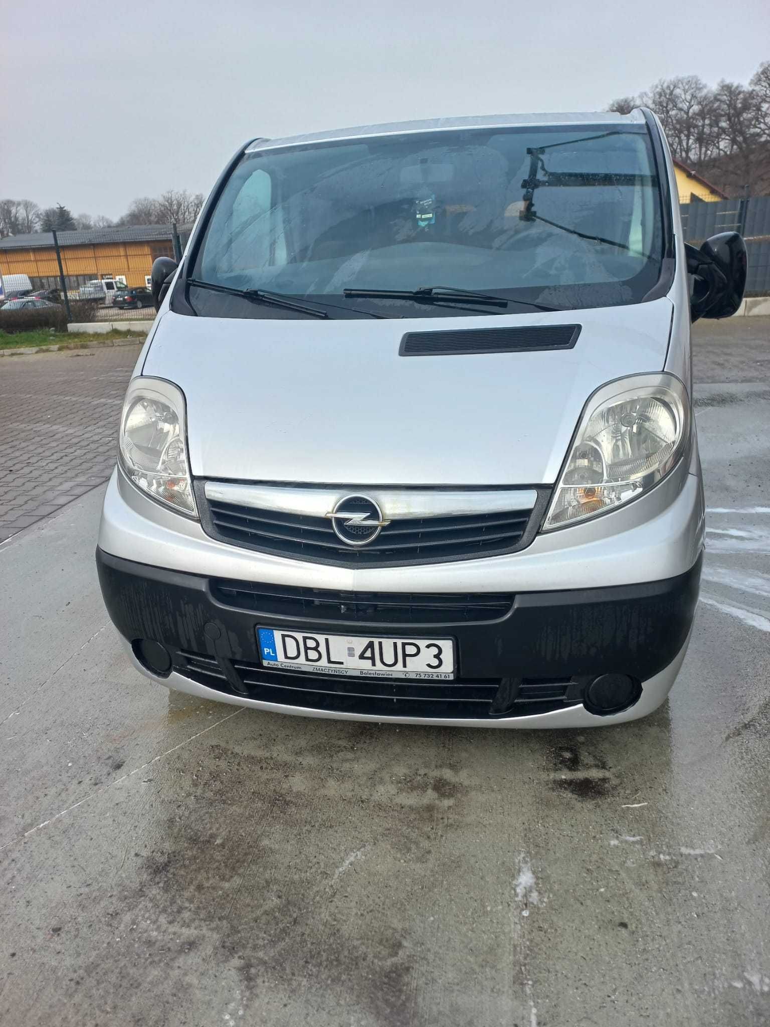 Opel Vivaro 2.0-114  km -long 9 -osobowy