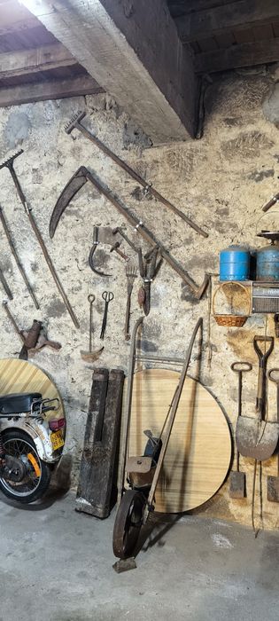 Antiguidades, Alfaias e Ferramentas Agrícolas