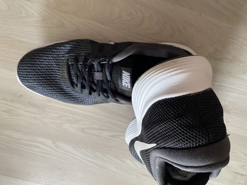 Кросівки чоловічі для роботи  44р28см Nike Revolution originaj Найк