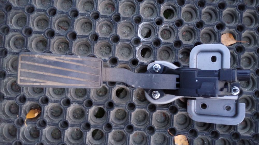 Suzuki Swift MK7 pedał gazu elektryczny oryginał