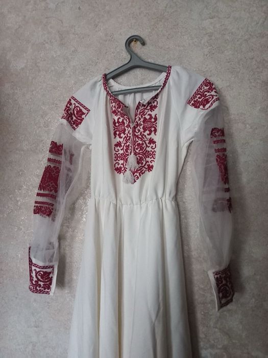 Продам  вишите плаття