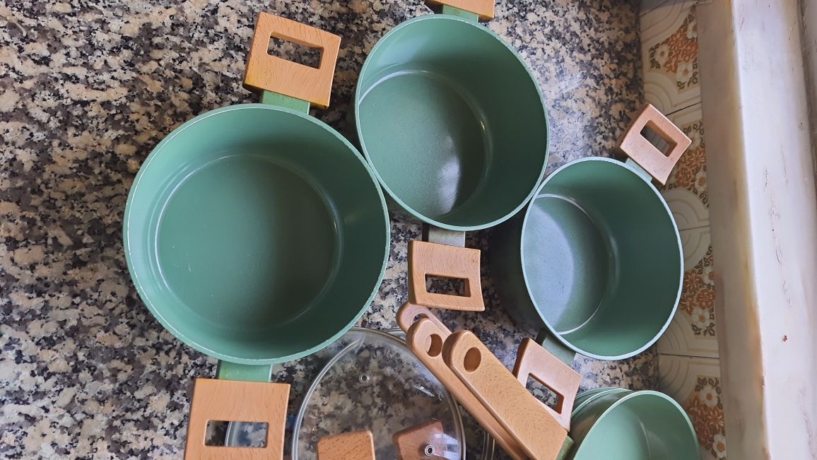 Conjunto 3 Caçarola 20cm e 3 Frigideira 24cmVerde com Cabos de Madeira