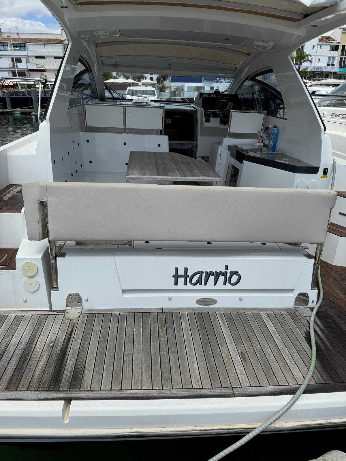 Barco Sealine S330 impecável