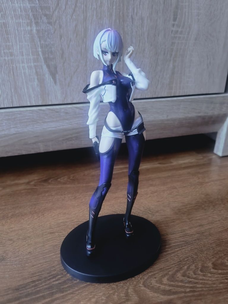 Figurka Lucy cyberpunk nowa z pudełkiem 22 cm