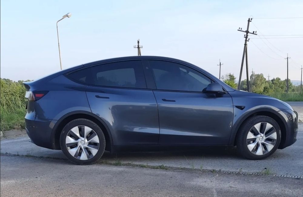 Продам Tesla model Y