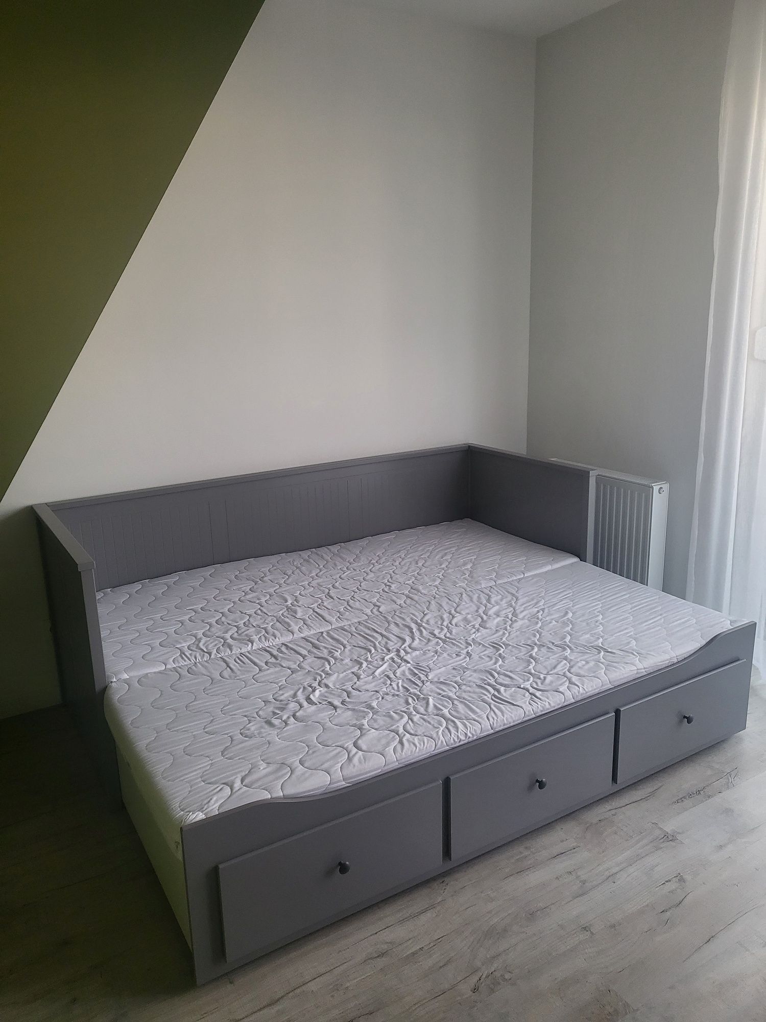 Łóżko Hemnes szarez materacem