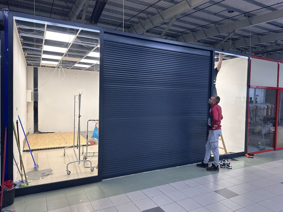 Ściana szklana w ramie aluminiowej/ szyba sklepowa