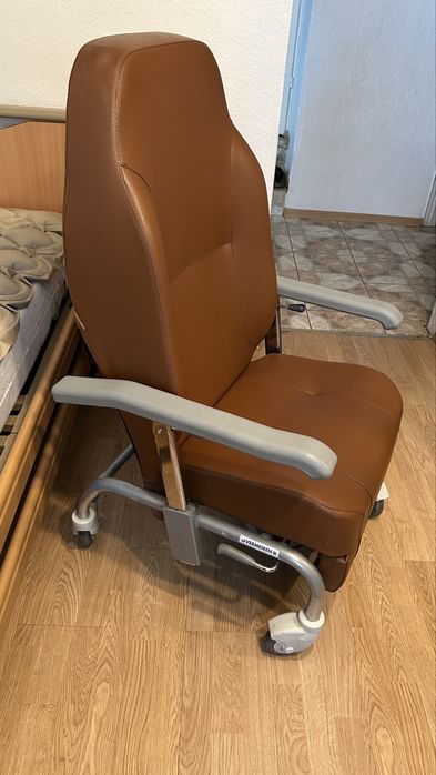 Fotel geriatyczny wózek inwalidzki na kółkach Vermeiren Normandie PLUS