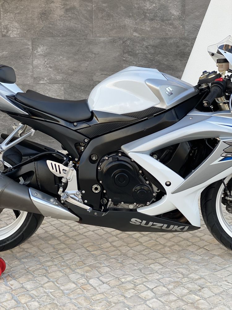 Suzuki Gsxr 600 K8 (Financiamento)