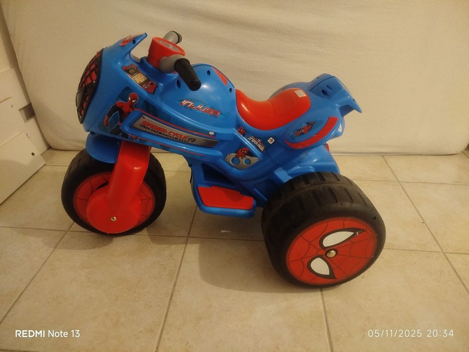 Mota 4 a bateria do homem aranha