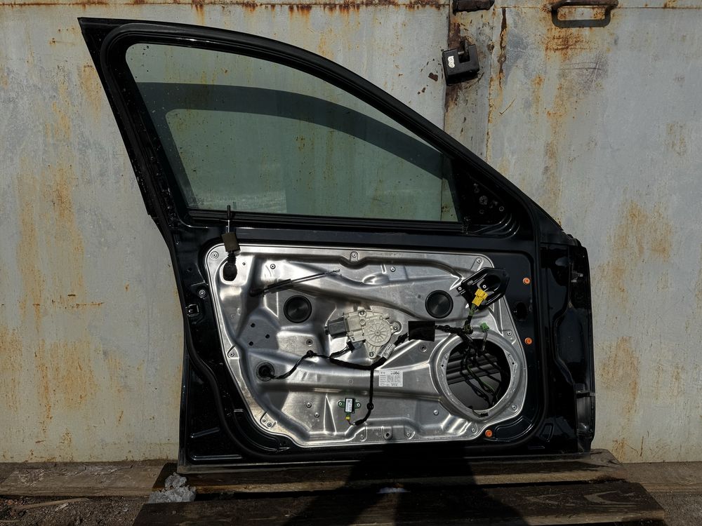 Дверь передняя левая Mercedes W204