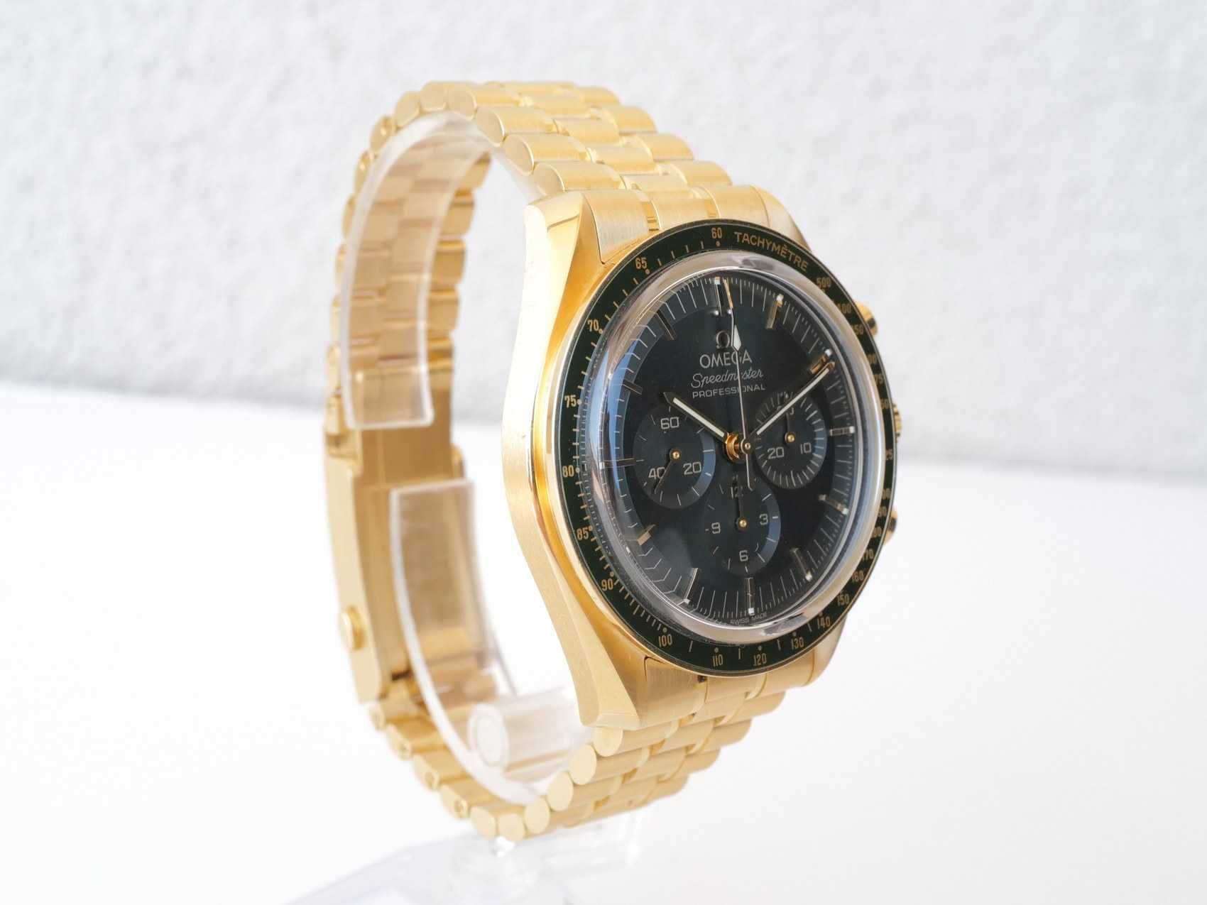Omega Speedmaster Moonwatch 18K Yellow Gold Green Dial 42mm