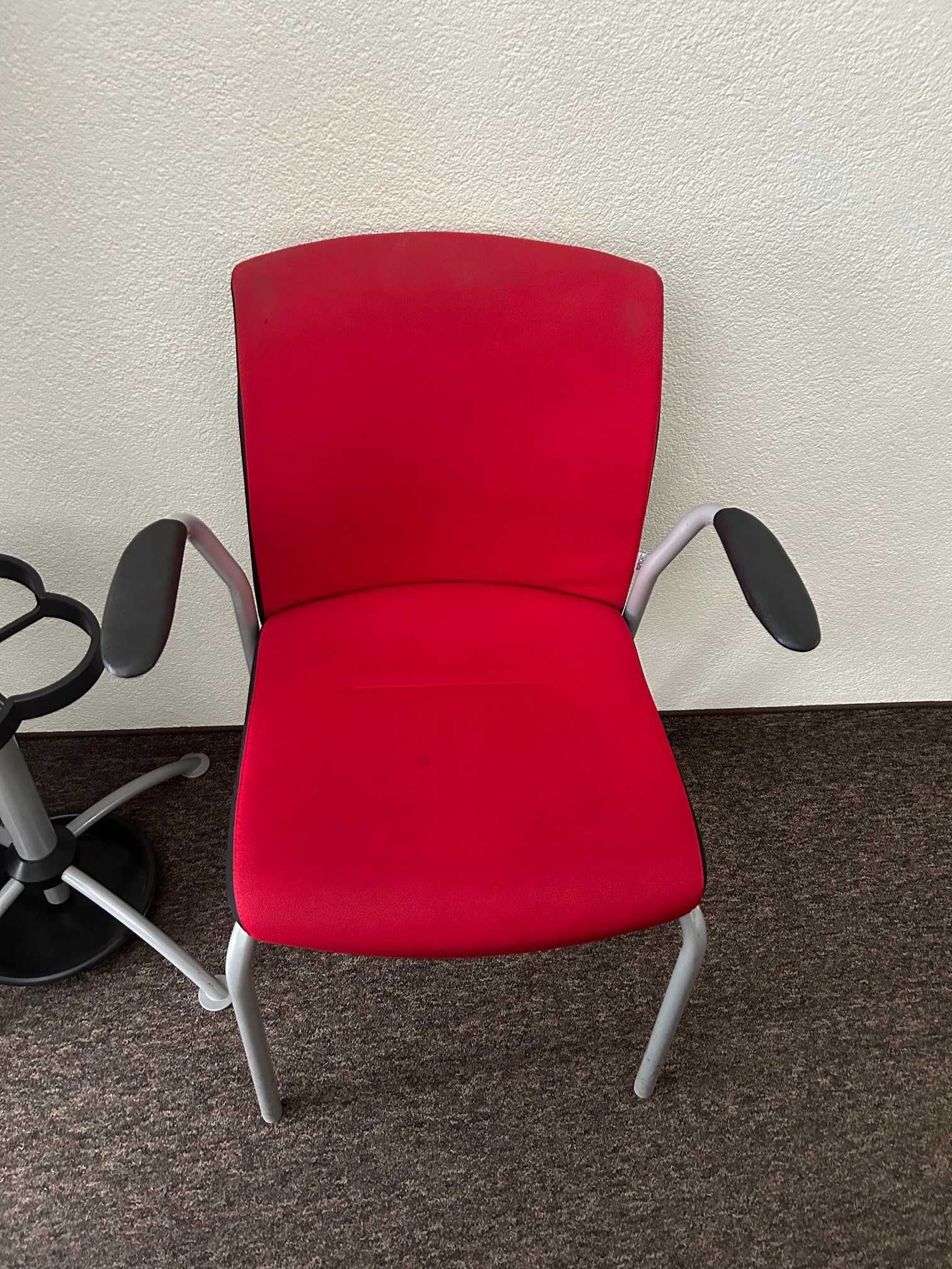 4 czerwone krzesła na stalowych nogach okazja