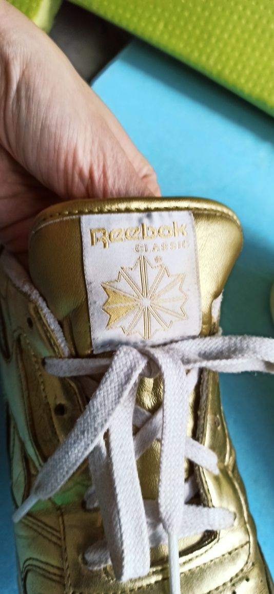 Reebok classic gold 39-40 (золотые кожаные кроссовки)