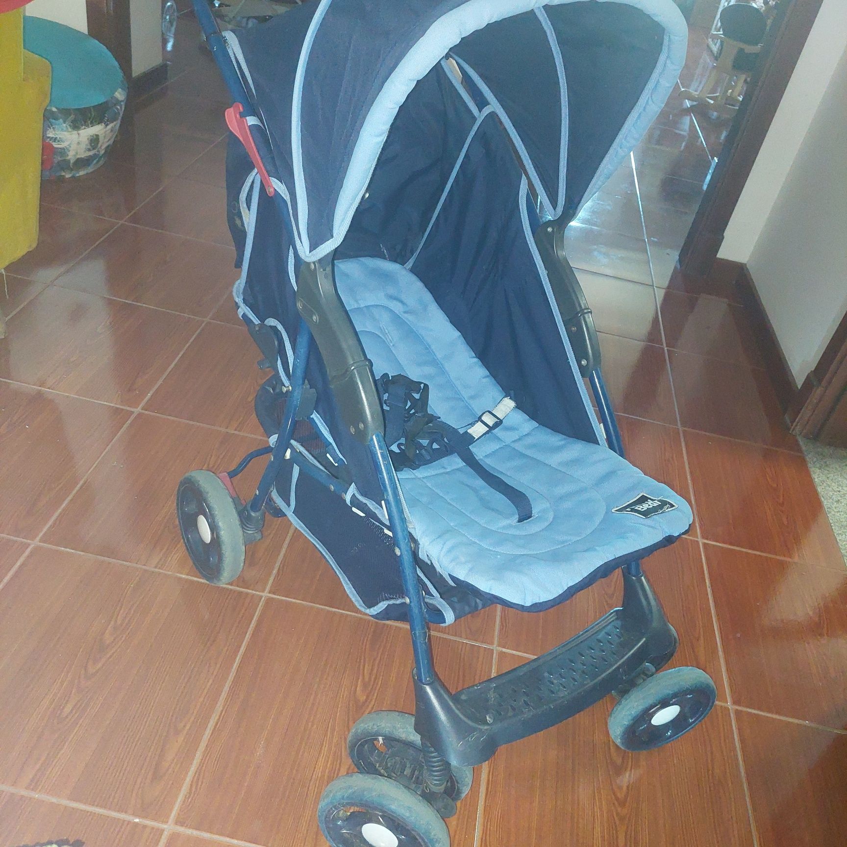Carrinho de bebé e andador