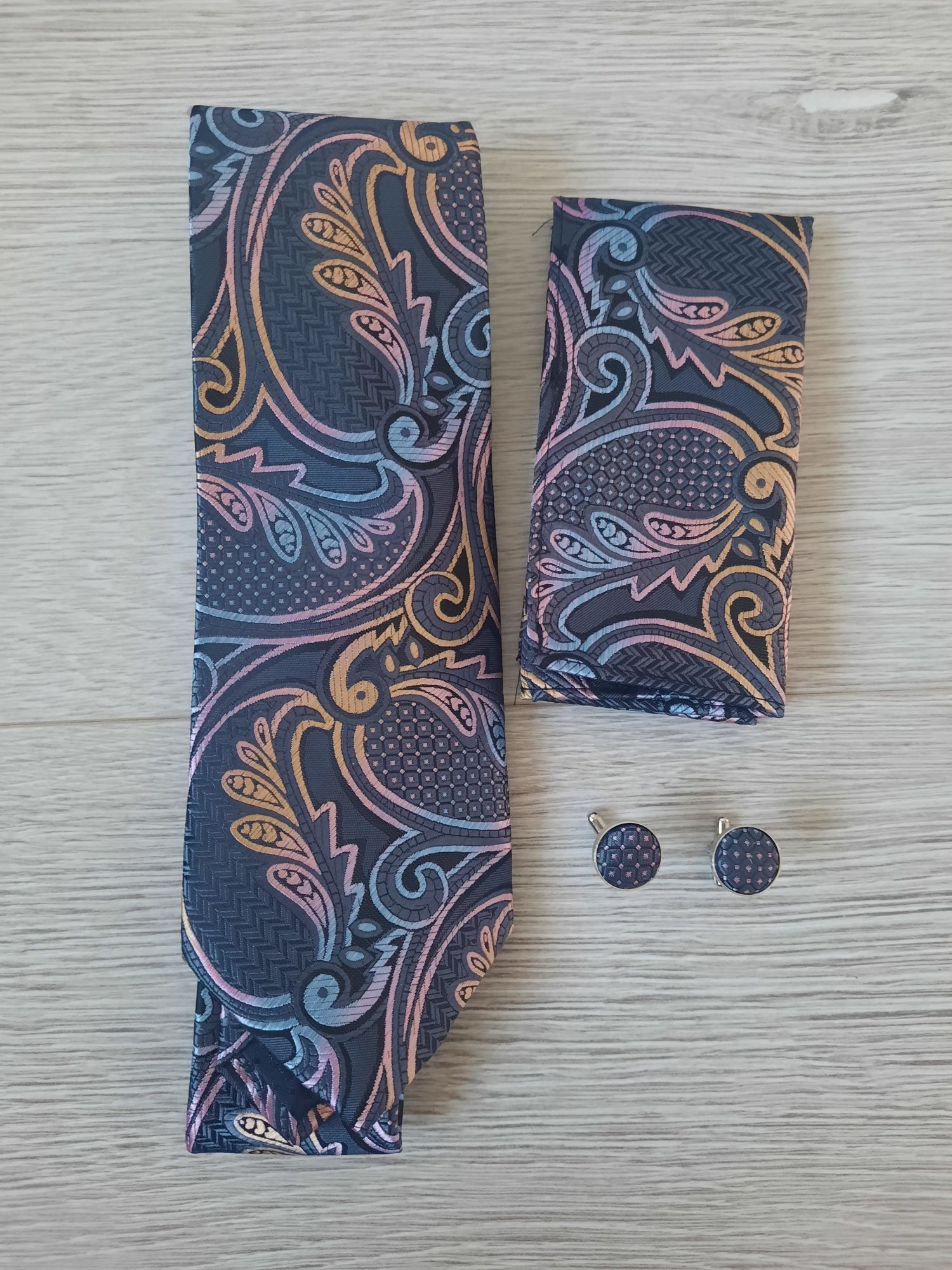 Zestaw męski krawat, poszetka, spinki do mankietów