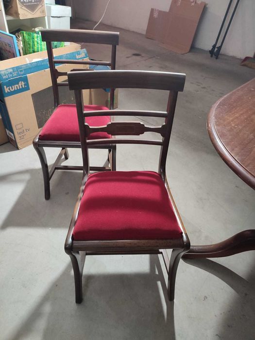 Mesa de sala e conjunto de 6 cadeiras