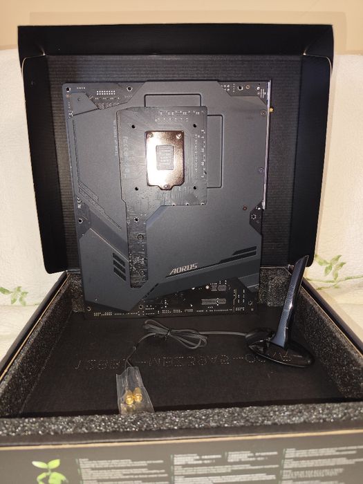 Intel i9-9900k Gigabyte Z390 AORUS MASTER RAM 32 Gb 4x8 Gb 4000 MHz