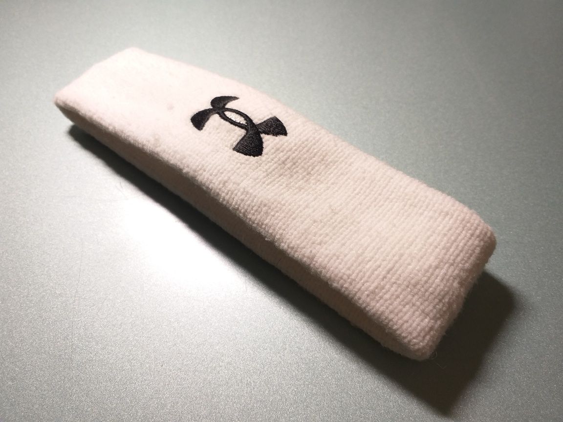 Under Armor пов'язка спортивна на чоло.