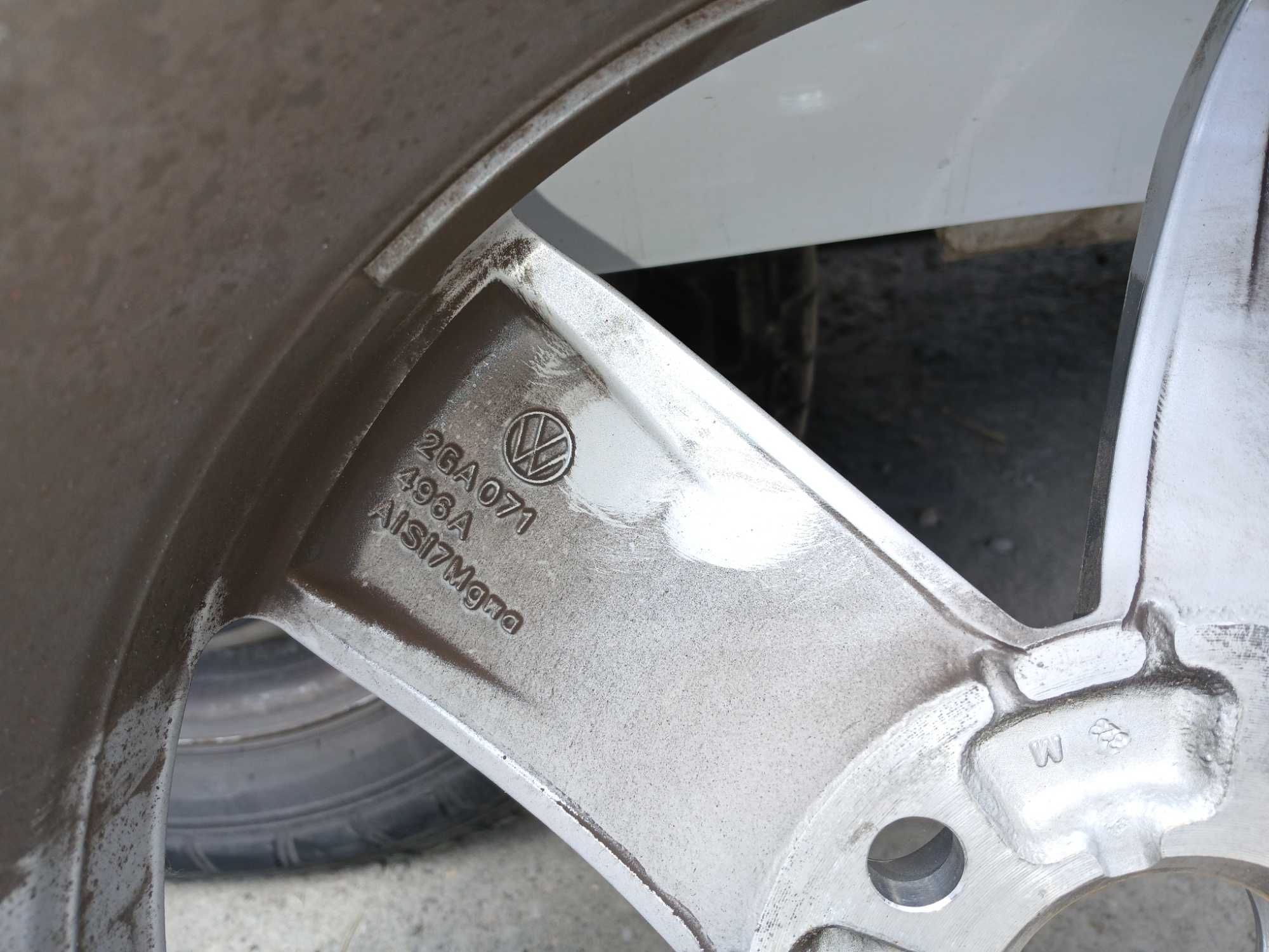 Felga aluminiowa 16 cali VW T-Roc Bridgestone Blizzak LM001 205/60R16.