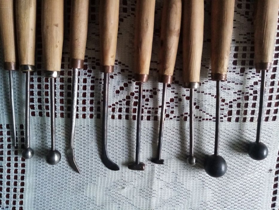 Ручка з різьбою ручна робота