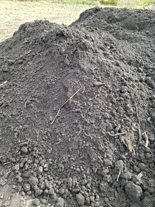 Torf czarnoziem ziemia ogrodowa