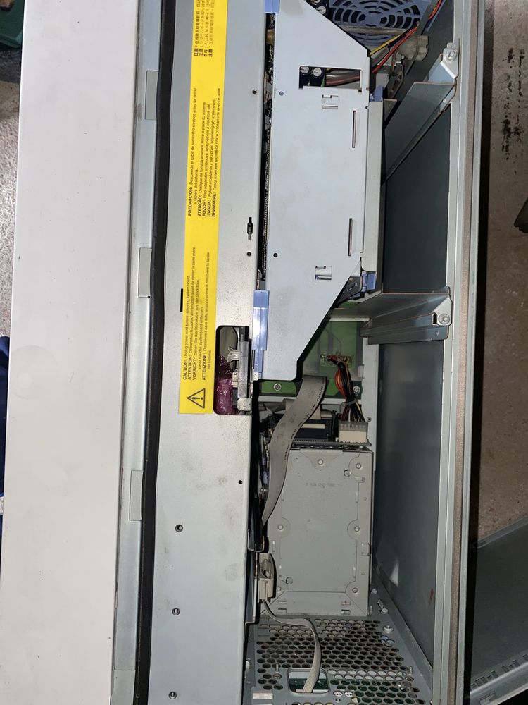 Servidor HP NetServer 3000 e Monitor