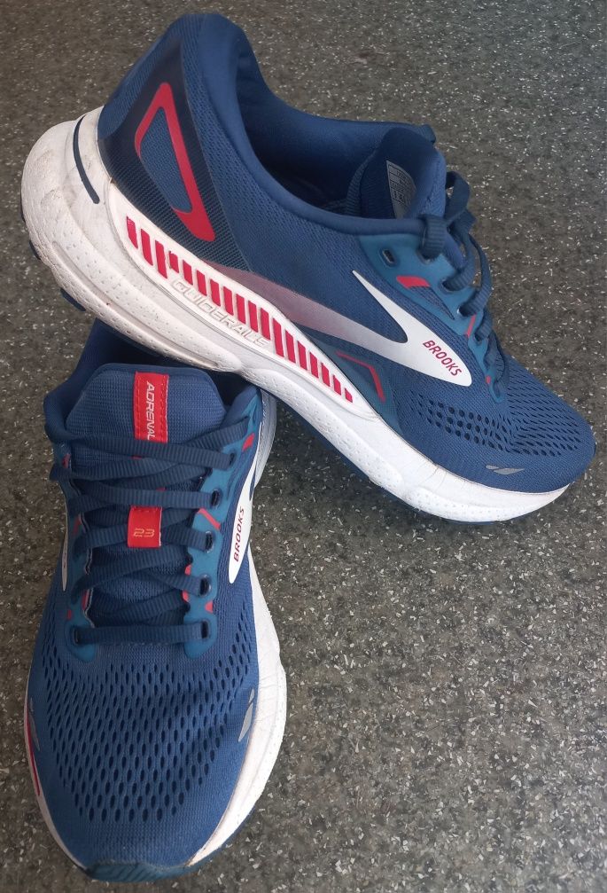 Бігові кросівки Brooks Adrenaline GTS 23 розмір 40.5