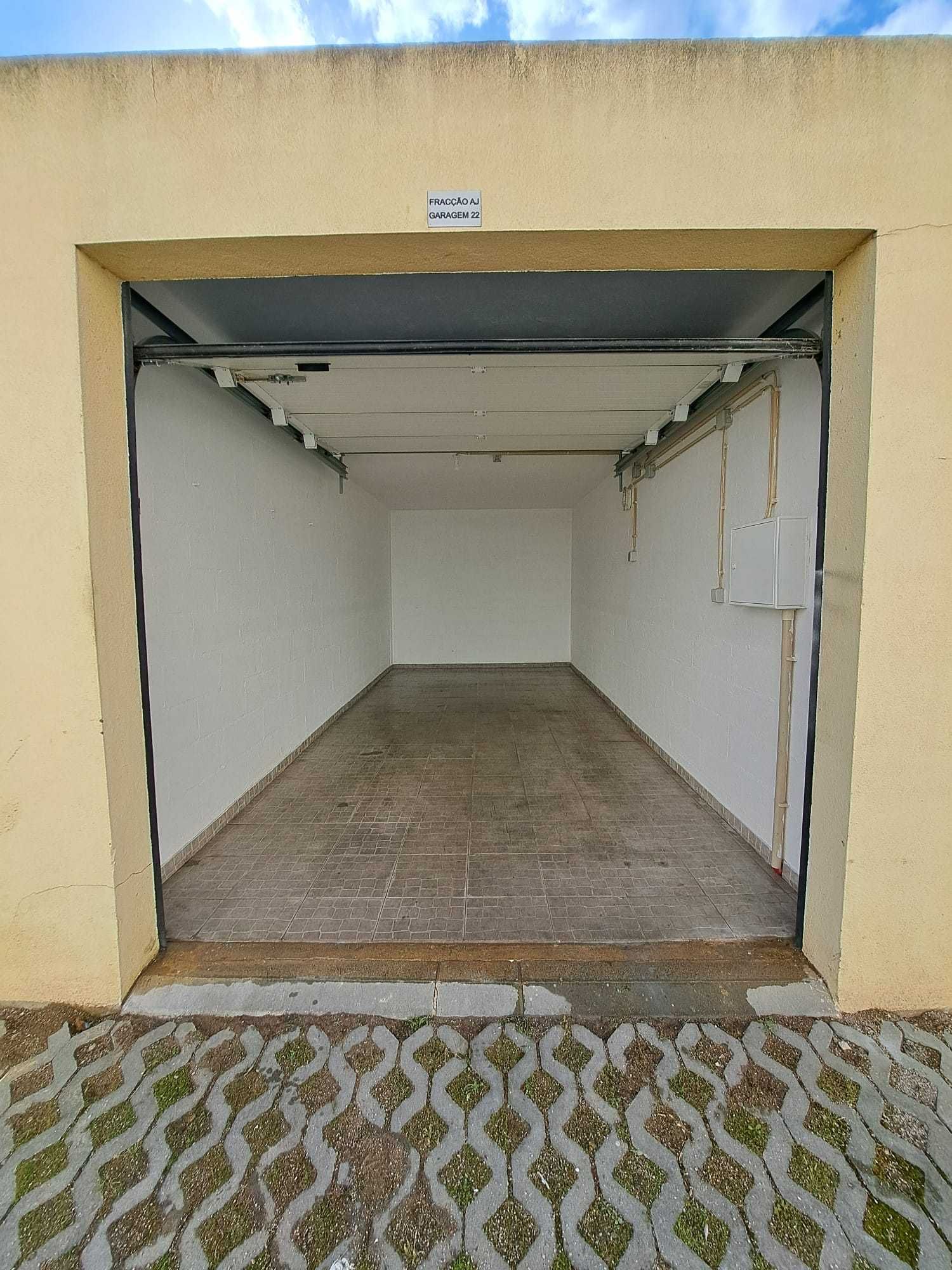 Excelente garagem