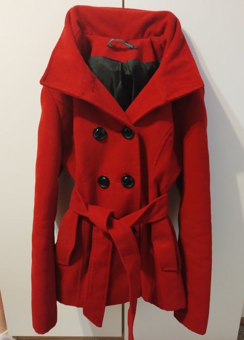 Czerwony płaszczyk zimowy 36/S