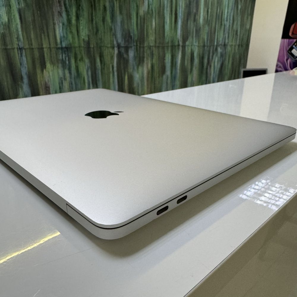 Ноутбук Apple MacBook Pro 13” 2020 Intel i5 ram 8gb ssd 256gb ГАРАНТИЯ