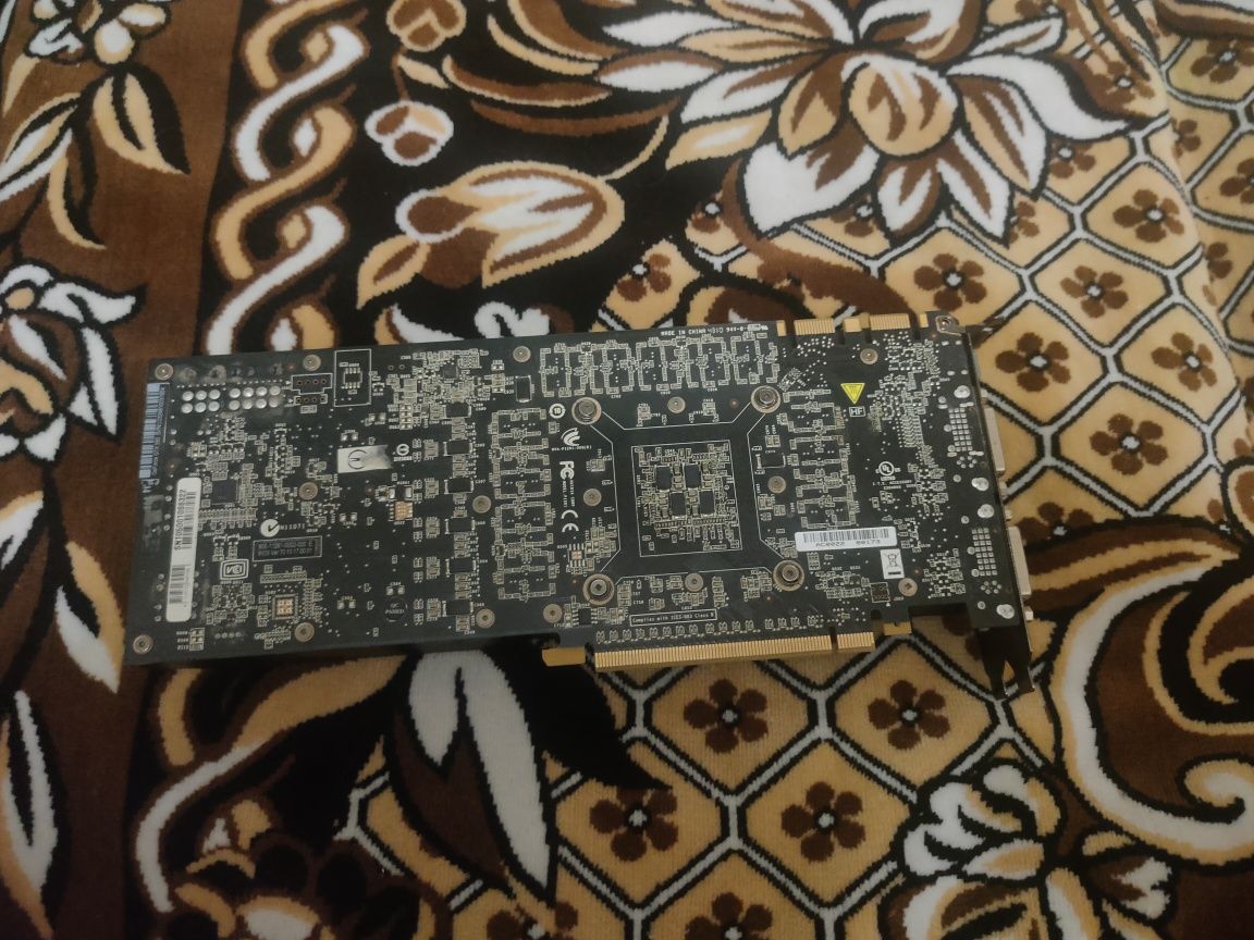 Продам видеокарту gigabyte gtx 580 1,5 gb