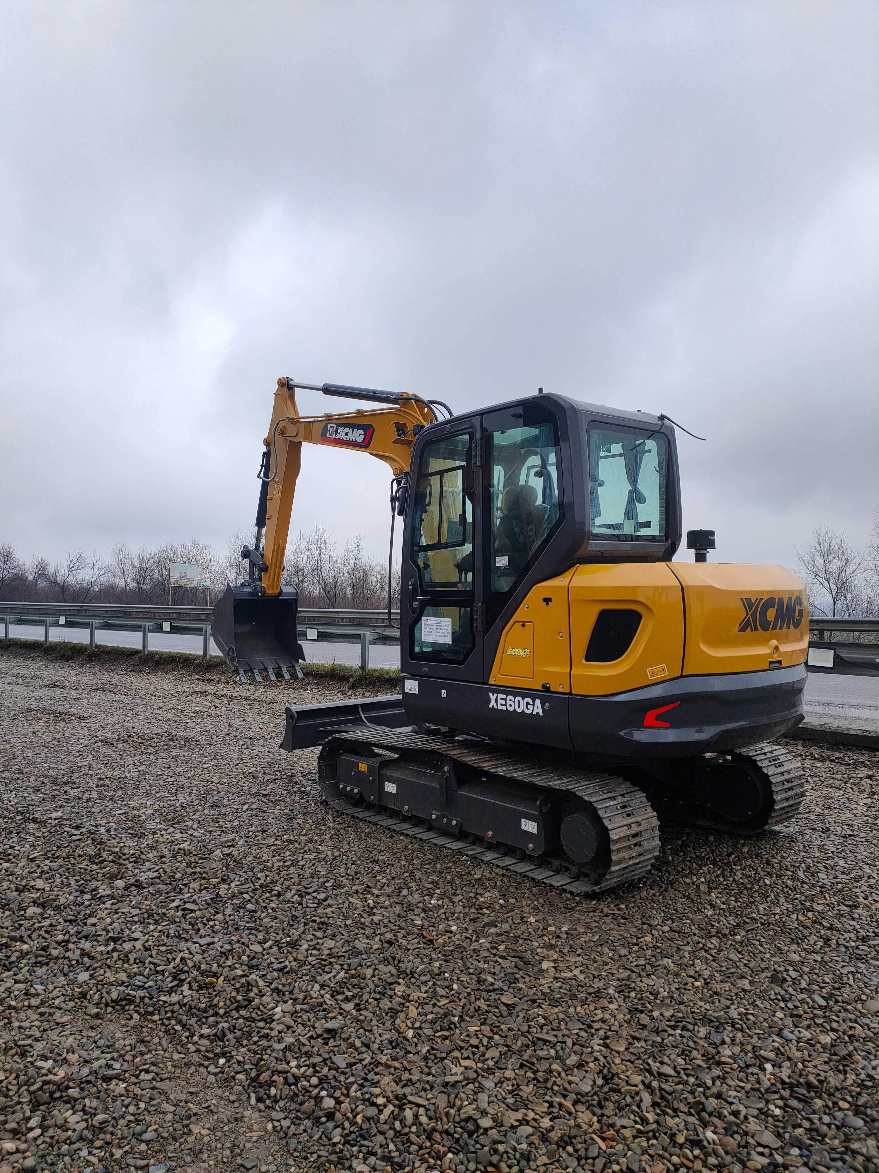 міні-екскаватор XCMG XE60GA