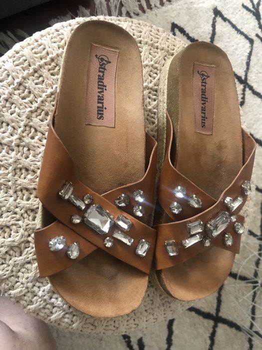 Sandália castanha Stradivarius tamanho 37 .Pouco uso