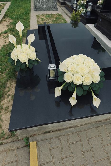 Kompozycja kwiatowa na cmentarz wiązanka komplet minimalizm elegancja