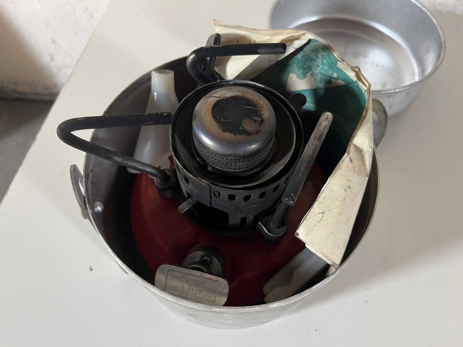 Kuchenka turystyczna na paliwo Prymus Szmel-4 Trzmiel 4 czerwona